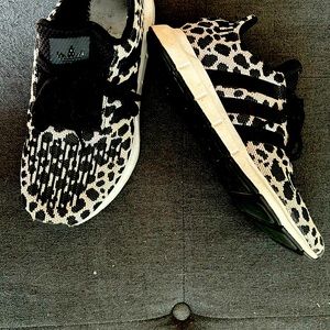 Adidas Original Woman’s Swift Run Sneakers